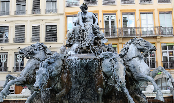 Fontaine. Auguste Bartholdi.