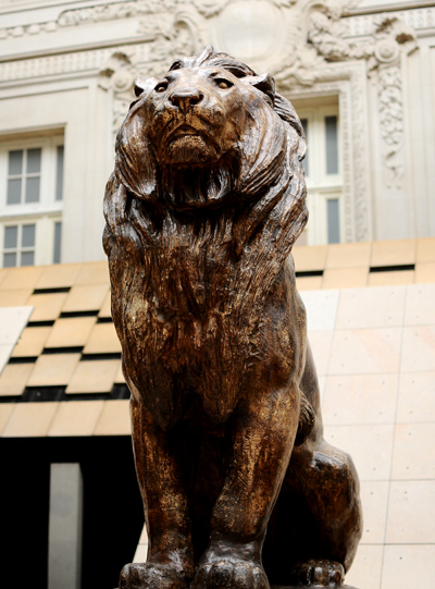 Lion assis. Antoine Louis Barye.