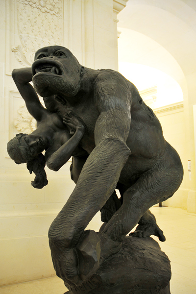 Gorille enlevant une femme. Emmanuel Frémiet.