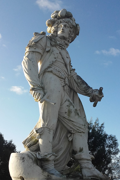 http://www.wikiphidias.fr/images/stories/Statue_Biographie/Marin-JC_Tourville.jpg