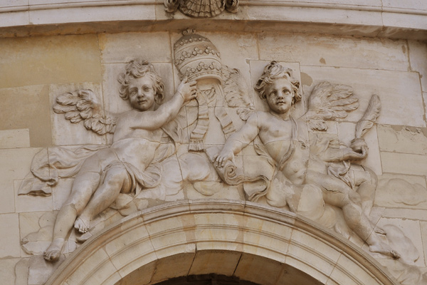 Anges avec une tiare. Corneille Van Clève et Jean Melchior  Raon