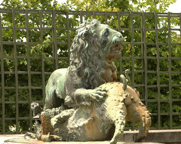 Lion et sanglier. Jean Raon.